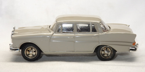 MERCEDES-BENZ 200 (W110)