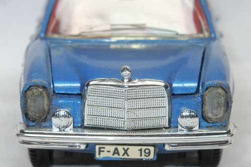 MERCEDES-BENZ 250 (W114) 1