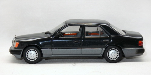 MERCEDES-BENZ 260E (W124)