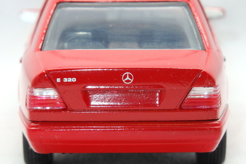 MERCEDES-BENZ E320 (W124) 4