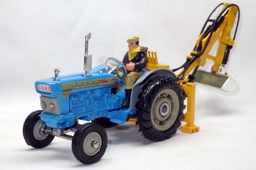 FORD 5000 SUPER MAJOR TRACTOR WITH TRENCHING BUCKET