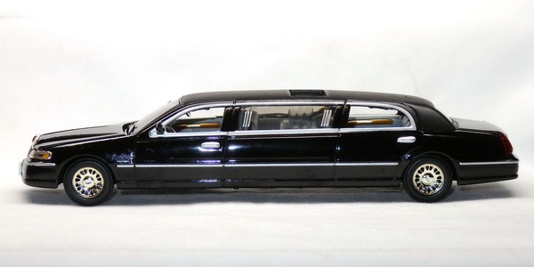 FORD LINCOLN TOWNCAR STRETCH LIMOUSINE 2