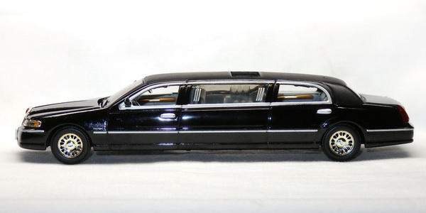 FORD LINCOLN TOWNCAR STRETCH LIMOUSINE 2