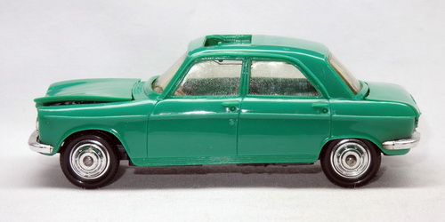 PEUGEOT 204 4