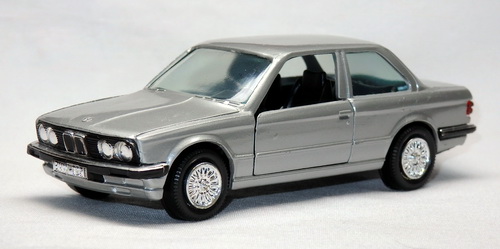 BMW 323i (E30)
