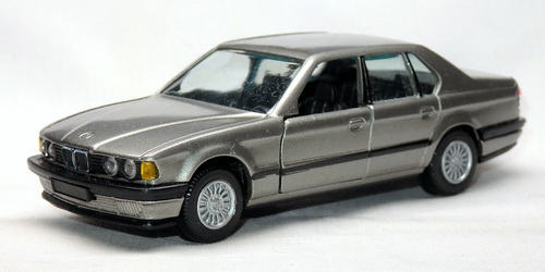 BMW 735i (E32)