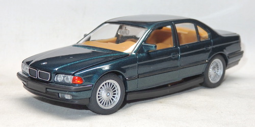 BMW 750i (E38)