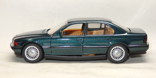 BMW 750i (E38)