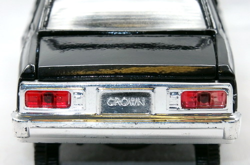 TOYOTA CROWN ROYAL SALOON 2