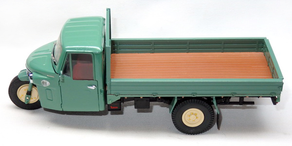 DAIHATSU 3-WHEELER TRUCK (CM) 3