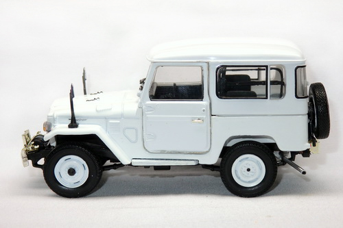 TOYOTA LAND CRUISER (FJ42V) 2