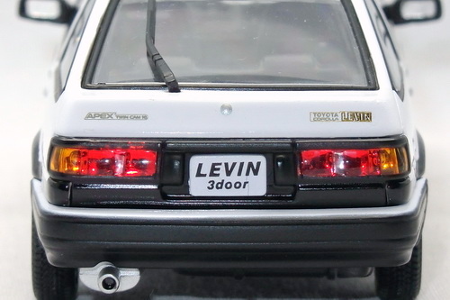 TOYOTA COROLLA LEVIN (AE86) 2