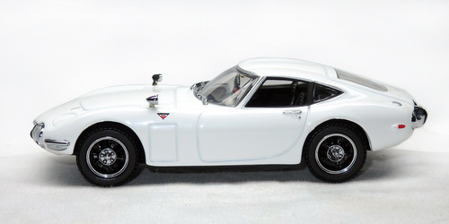 TOYOTA 2000GT 4