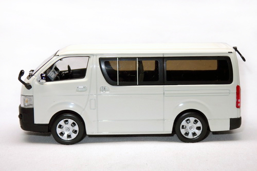 TOYOTA HIACE WAGON (H200)