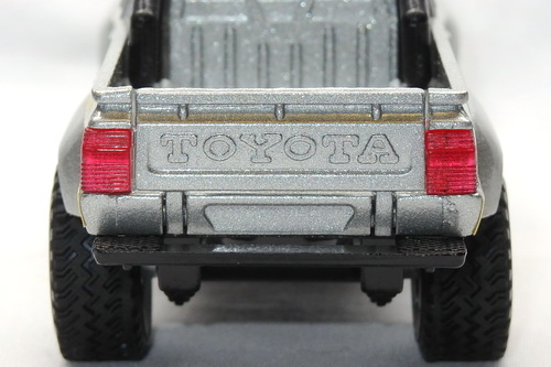 TOYOTA HILUX 4WD 2