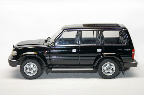 TOYOTA LAND CRUISER (FJ80)