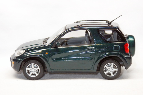 TOYOTA RAV4 4