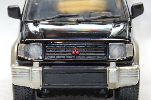 MITSUBISHI PAJERO LWB 1