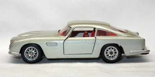 ASTON MARTIN DB5 4