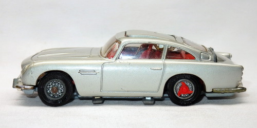 ASTON MARTIN DB5 12