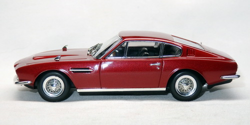 ASTON MARTIN DBS V8