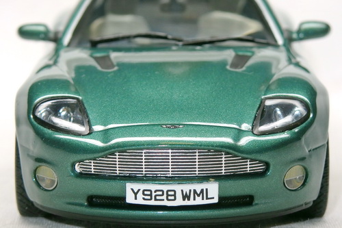 ASTON MARTIN V12 VANQUICHE 1