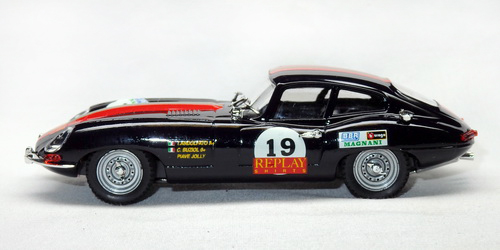 JAGUAR E TYPE COUPE 4