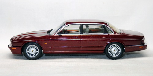 JAGUAR XJ8 (X308)