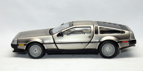 DELOREAN DMC-12