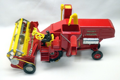 MASSEY FERGUSON COMBINE HERVESTERS 3