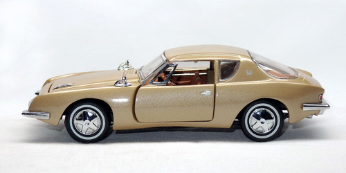 STUDEBAKER AVANTI