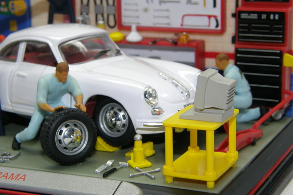 PORSCHE 356B COUPE DIORAMA 2