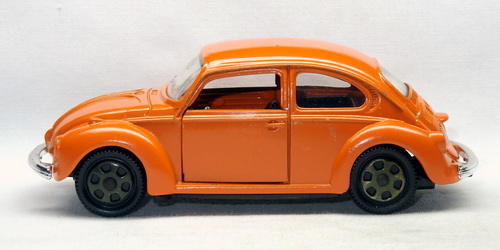 VOLKSWAGEN BEETLE 1303 2