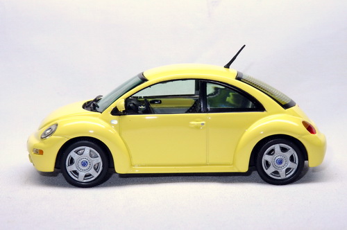 VOLKSWAGEN NEW BEETLE 4