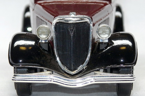 FORD V8 SEDAN (MODEL 48) 1